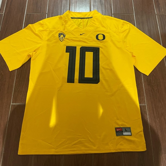 Justin Herbert Oregon Ducks Yellow Jerseys L-XL - Picture 1 of 3